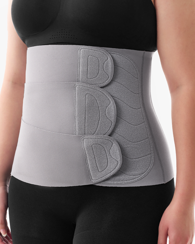 Translation missing: en.Momcozy Ergowrap Postpartum Belly Band in light gray, worn by a woman, showing adjustable straps for postpartum support